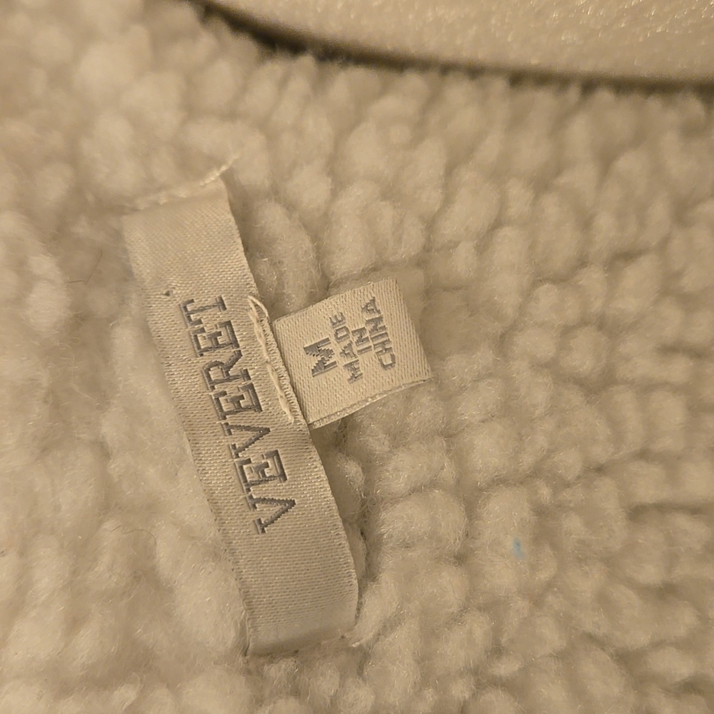 Veveret Southwestern Patterned Vest with Sherpa Lining - Picture 7 of 8
